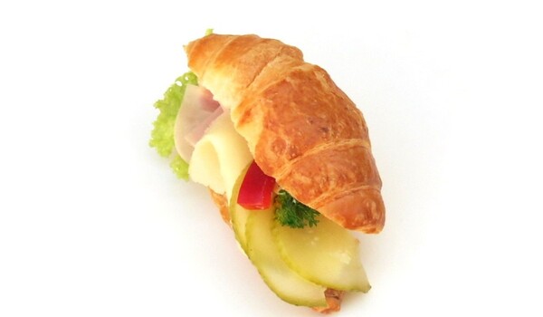 Mini croissant se šunkou a sýrem Eidam