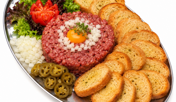1 kg tatarský biftek z irského hovězího masa s topinkami